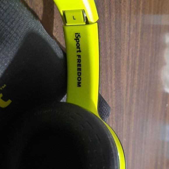 Monster isport Freedom headphones with cloth case - Picture 7 of 9